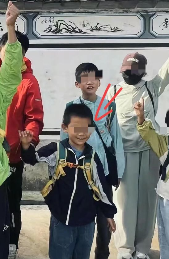 志愿者发声：有逃跑记录求寻找建议！新葡京娱乐城7岁自闭症男童苍山失联(图2)