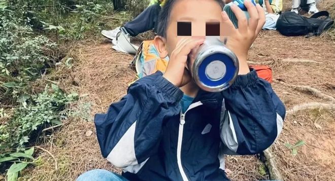 志愿者发声：有逃跑记录求寻找建议！新葡京娱乐城7岁自闭症男童苍山失联(图3)